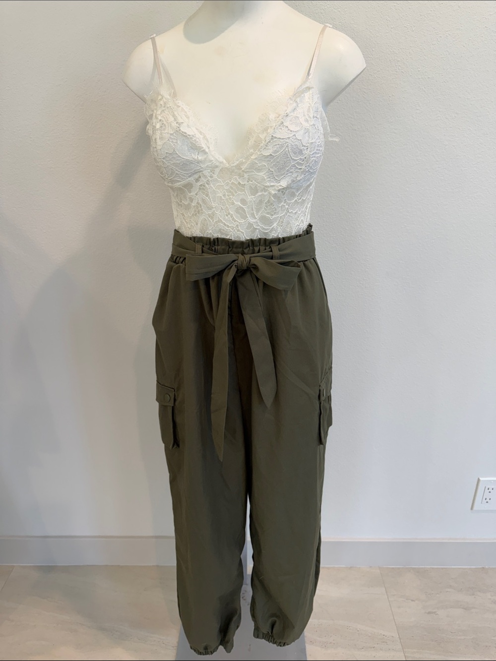 Justify Olive High-Waist Cargo Joggers with Tie Waist Sz M